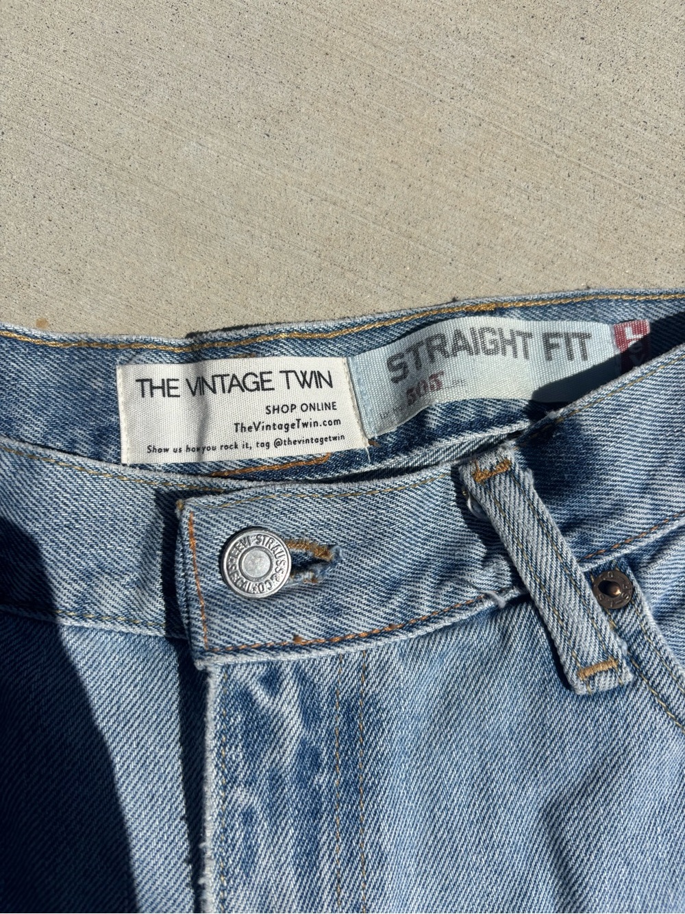Levi shorts - Picture 3 of 4